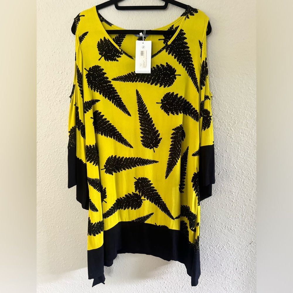 NWT - Manaola Kinolau Collection Top - Size Small/Medium